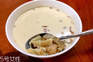 花膠燉牛奶的功效與作用？保養(yǎng)皮膚效果好