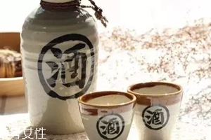 喝白酒有哪些好處？喝點白酒能激活腸胃
