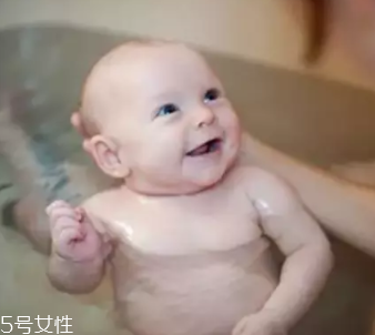 寶寶肛瘺該怎么辦？不要急著動刀切除