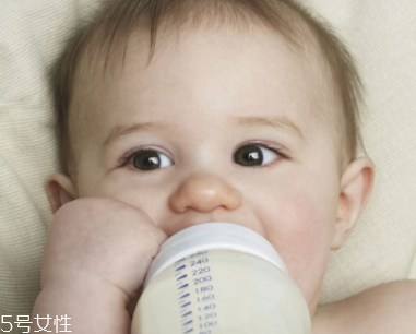 如何逐漸減少母乳的次數？轉移注意力很管用