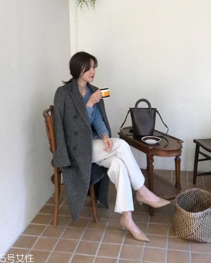 深灰色大衣怎么搭配？極致低調的時髦