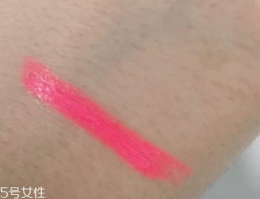 蘭芝V型唇膏01號(hào)色是什么樣的？淡粉色很溫婉