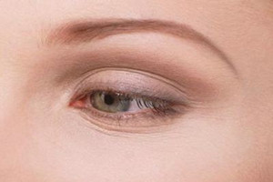 上班族女性如何去除眼角細(xì)紋？教你幾個(gè)小妙招