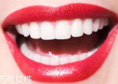 牙齒發(fā)黃是天生的嗎？只是你刷牙偷懶了