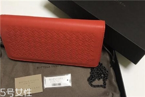 bv葆蝶家包包怎么樣？引領(lǐng)潮流的編織結(jié)構(gòu)