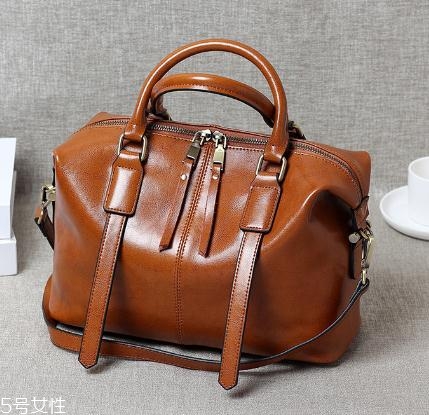 油蠟皮和牛皮哪個(gè)好？歲月沉淀的經(jīng)典之作