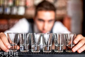 喝酒都會(huì)導(dǎo)致哪些癌癥？消化道最先遭殃
