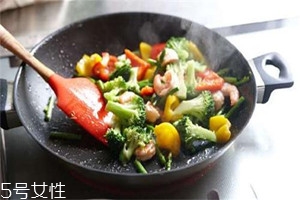 怎么炒菜能省油？教你5個(gè)小妙招