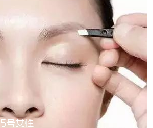 眉型為什么很奇怪？眉頭沒(méi)畫(huà)好