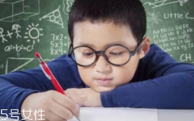 眼睛激光手術(shù)會不會發(fā)生意外？20年經(jīng)驗(yàn)手術(shù)水平高
