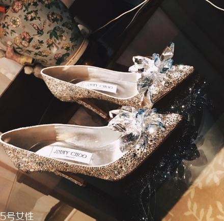 jimmy choo是哪個國家的牌子？每個女人都應(yīng)該擁有的高跟鞋