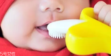 磨牙是因?yàn)槭芰宋?？孩子的心理狀況也會導(dǎo)致磨牙