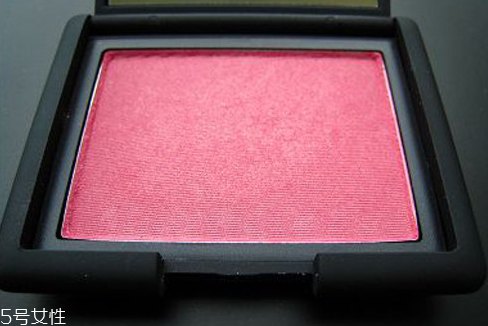 nars腮紅哪個(gè)色系顯白？nars腮紅全試色
