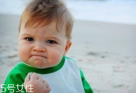 熊孩子往輸液瓶里注臟水 熊孩子怎么管教？