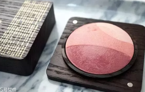腮紅顏色怎么選？這幾招學(xué)會(huì)一個(gè)就ok
