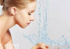洗臉有白皮怎么回事？洗面奶太強勁