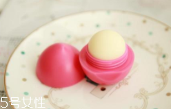 潤(rùn)唇膏能用多長(zhǎng)時(shí)間？打開后只能用3個(gè)季度