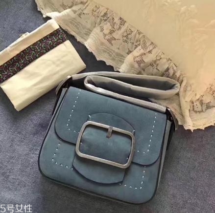 tory burch包包貴嗎？輕奢界的時尚女王