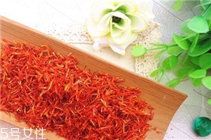 紅花泡腳一次放多少？從小劑量開(kāi)始