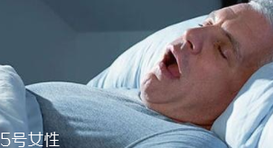睡覺時(shí)打鼾怎么辦？謹(jǐn)防嚴(yán)重時(shí)猝死