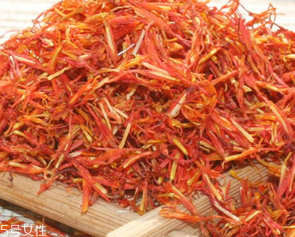 紅花泡腳可以天天泡嗎？建議一周1-2次為宜