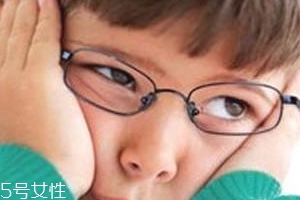 經(jīng)常用眼吃什么食物好？這些常見(jiàn)食物要常吃