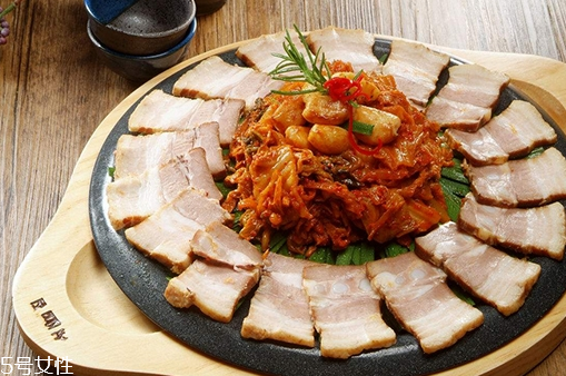 煮肉的泡沫能吃嗎？煮肉泡沫其實是血水