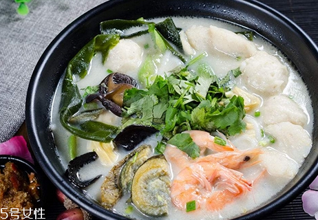 煮肉的泡沫能吃嗎？煮肉泡沫其實是血水