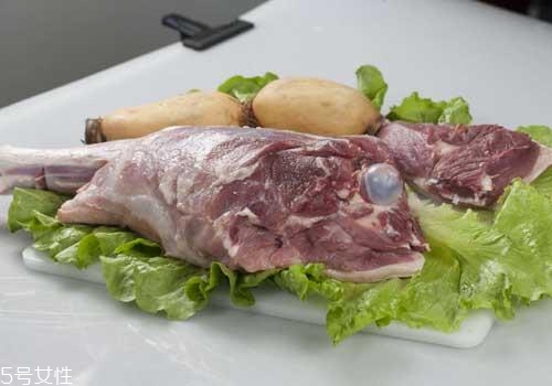 凍了一年的肉能吃嗎？請(qǐng)謹(jǐn)慎食用