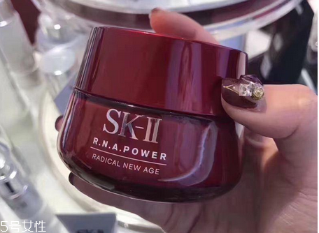 sk2大紅瓶面霜與百優(yōu)面霜哪個(gè)好？sk2大紅瓶屬于貴婦面霜