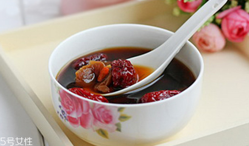 赤砂糖就是紅糖嗎？教你辨別真假紅糖