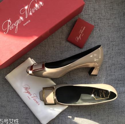 roger vivier是哪個(gè)國(guó)家的牌子？方扣鞋里的經(jīng)典之作