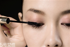 內(nèi)眼線(xiàn)會(huì)傷眼睛嗎？九種可愛(ài)的眼線(xiàn)畫(huà)法