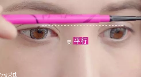 怎樣減少畫眼線的傷害？新手畫眼線的技巧圖解