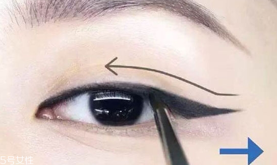 新手適合眼線液還是眼線筆？史上最全眼線誤區(qū)