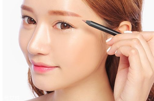 內(nèi)眼線(xiàn)會(huì)傷眼睛嗎？九種可愛(ài)的眼線(xiàn)畫(huà)法