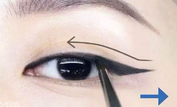 新手適合眼線液還是眼線筆？史上最全眼線誤區(qū)