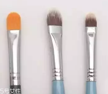 粉底先還是遮瑕先？最好先用粉底液