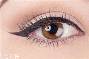 眼線液和眼線筆哪個好用？眼線長度決定風格