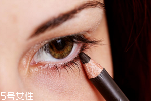 初學(xué)者怎么畫眼線好？教你如何正確畫完整眼妝