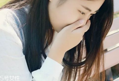長(zhǎng)期干咳是什么原因？可能是這種癌癥的征兆