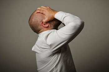 經(jīng)常性頭暈頭痛怎么辦？這些食物千萬別吃