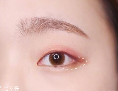 適合畫桃花妝的眼影有哪些？單眼皮桃花妝畫法步驟