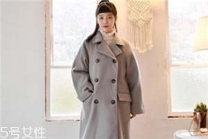 雙排扣大衣怎么搭配？塑造干練女人味
