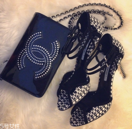 brian atwood是奢侈品嗎？經(jīng)典的維秘t臺戰(zhàn)靴