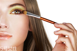 眼影怎么畫會(huì)自然好看？眼影顏色這樣搭配最好看