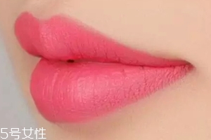 蜜粉可以用在唇部嗎？蜜粉可打造霧面雙唇