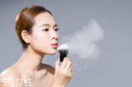 蜜粉可以用在唇部嗎？蜜粉可打造霧面雙唇
