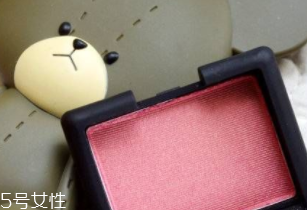 腮紅碎了該怎么解救？這4步變廢為寶