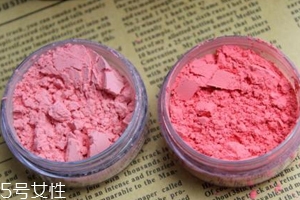 胭脂粉和腮紅膏哪個(gè)更好上色？胭脂粉適合油皮